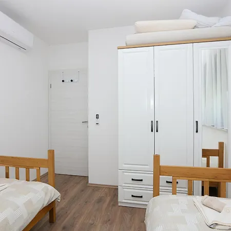 Daire With Parking Space Rtic, Rogoznica - 25427 *